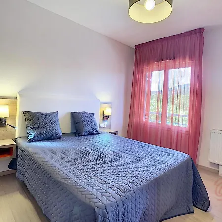 Apartment F2 Climatise Avec Parking, Wi-fi, Animaux Acceptes, Proche Centre Et Thermes - Fr-1-451-113