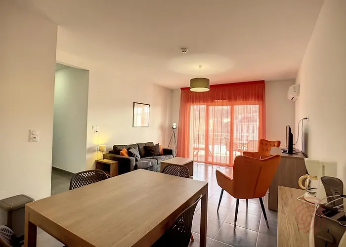 Daire F2 Climatise Avec Parking, Wi-fi, Animaux Acceptes, Proche Centre Et Thermes - Fr-1-451-113 *
