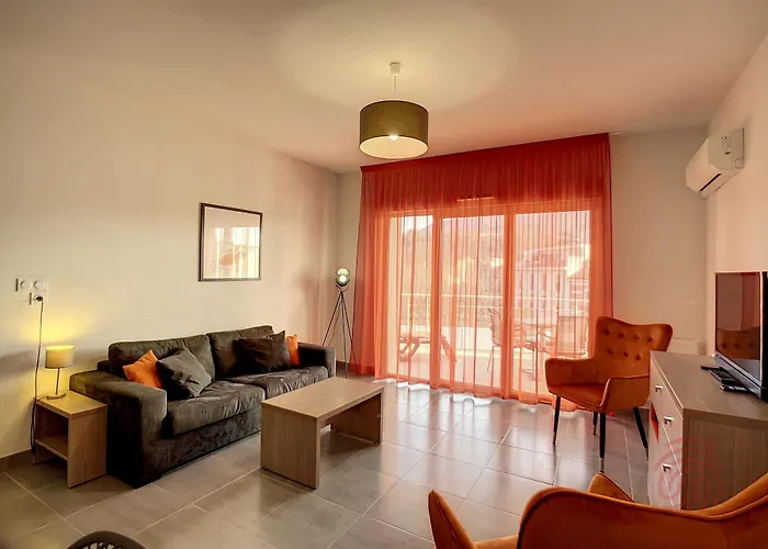 Daire F2 Climatise Avec Parking, Wi-fi, Animaux Acceptes, Proche Centre Et Thermes - Fr-1-451-113